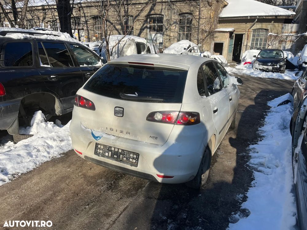 Dezmembrez Seat Ibiza 6L facelift alb 1,4 benzina 2008 BXW - 9