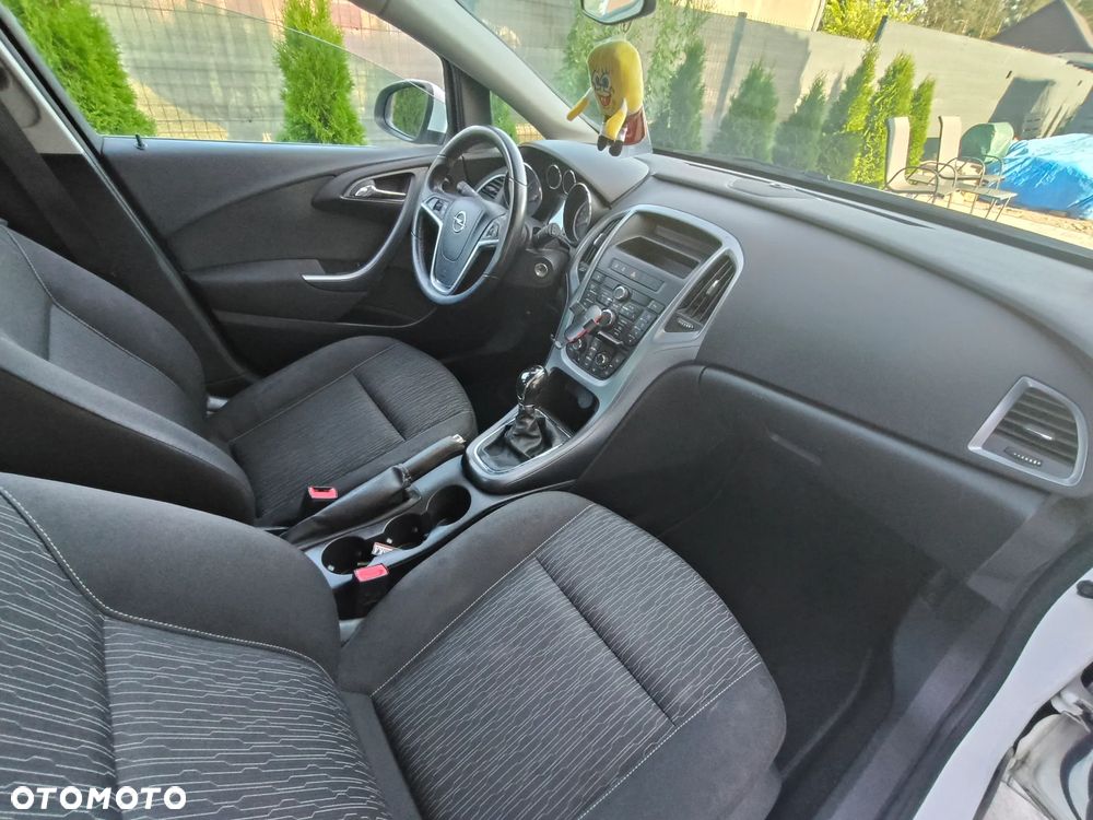 Opel Astra 2012 photo 4