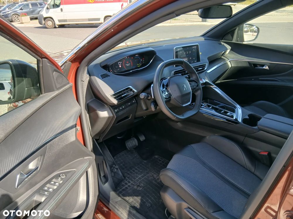 Peugeot 5008 1.2 PureTech mHEV Allure Pack S&S e-DCS6 - 17