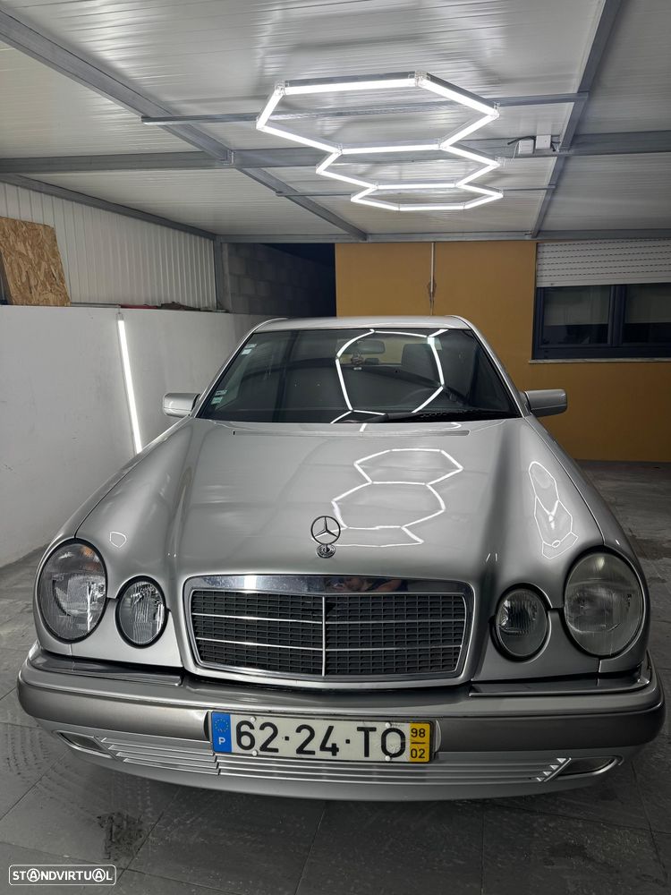 Mercedes-Benz E 250 TD Classic - 1