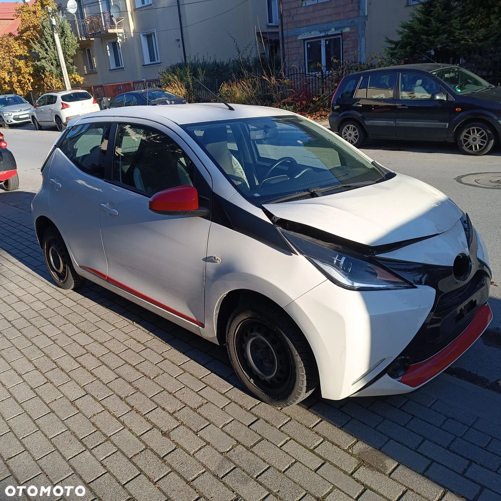 Toyota Aygo x-play Edition S+ - 1