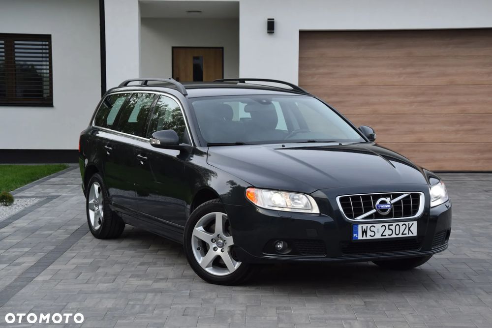 Volvo V70 2.5T Momentum - 2