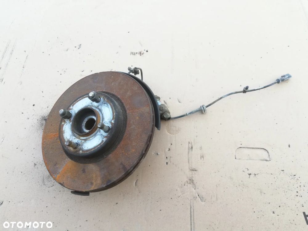 Ford Transit Courier 1.6 HDI prawa przód przednia zwrotnica piasta 2015r