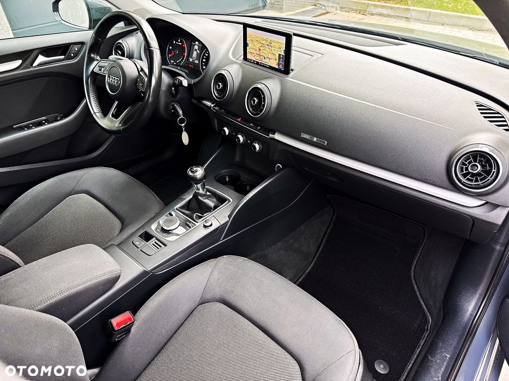 Audi A3 Sportback 1.6 TDI design - 29