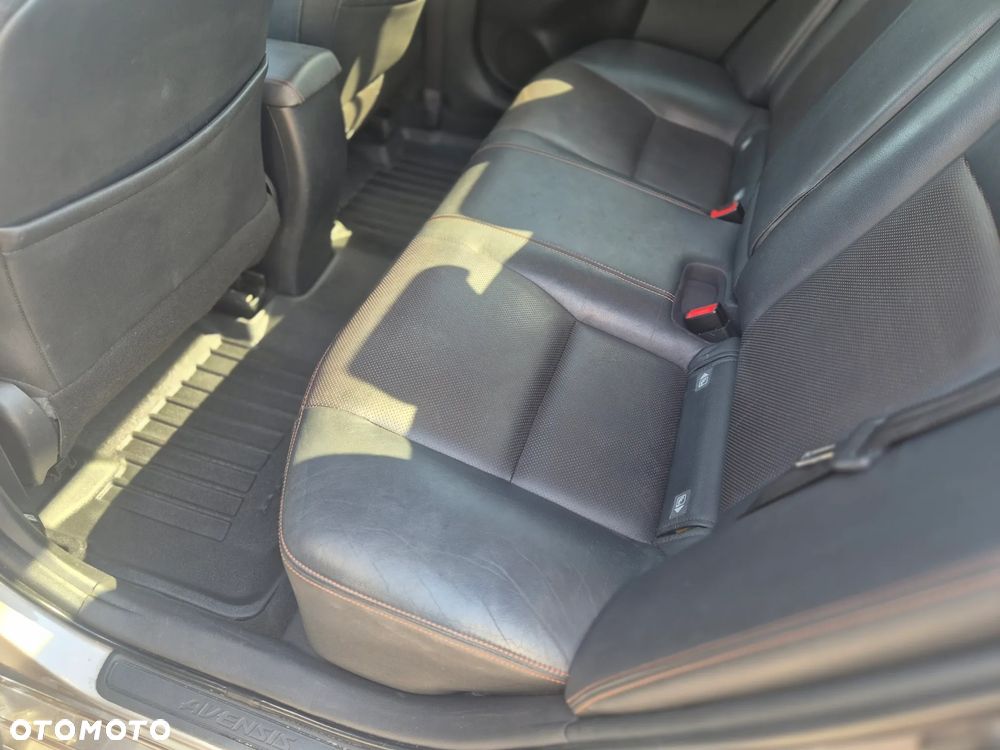 Toyota Avensis 2.0 D-4D Premium - 9