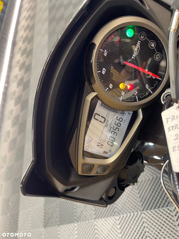 Triumph Street Triple - 11