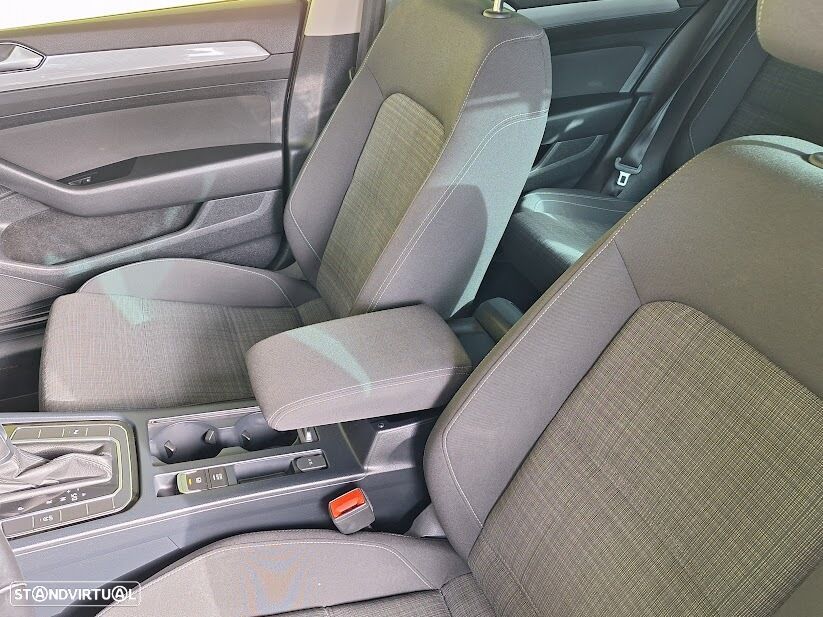 VW Passat Variant 2.0 TDi Business DSG - 9