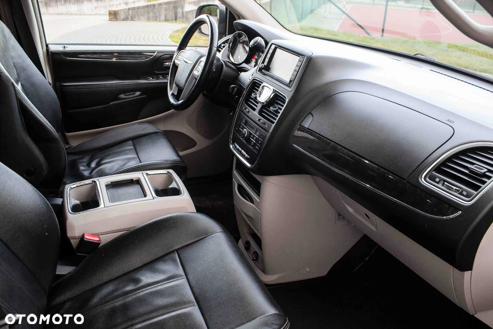 Chrysler Town & Country 3.6 Touring - 27