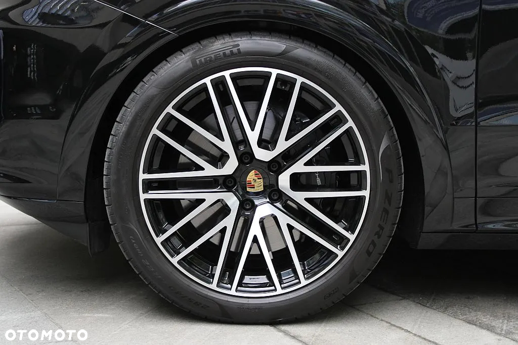 Porsche Cayenne Turbo E-Hybrid PHEV - 6
