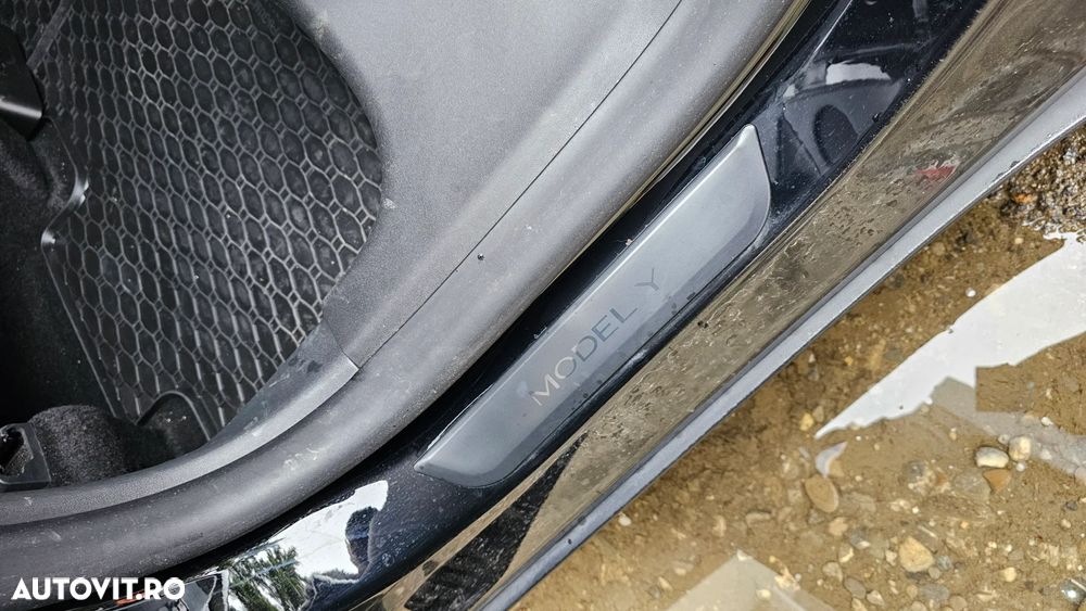 Tesla Model Y AWD Performance - 16