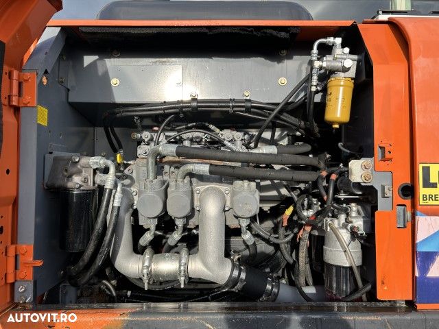 Hitachi ZH210LC-5B - 11