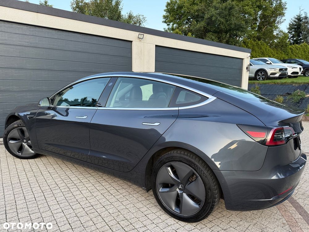 Tesla Model 3 - 16