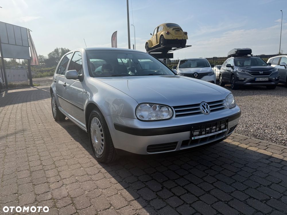 Volkswagen Golf - 1