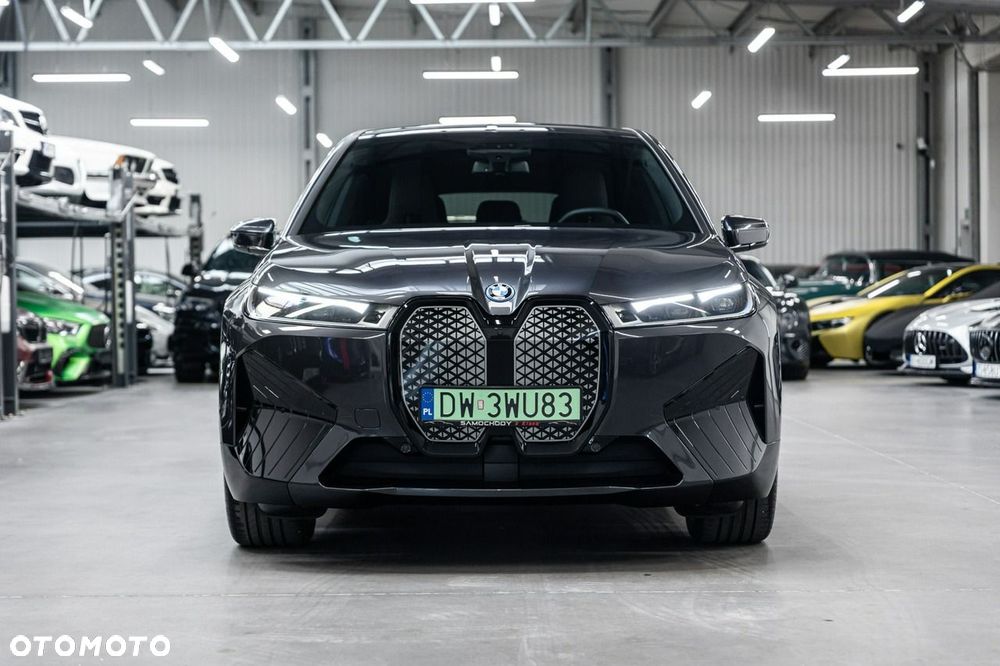 BMW iX - 4