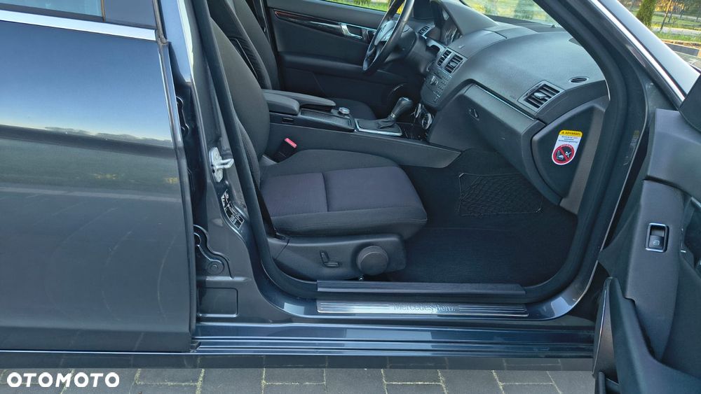 Mercedes-Benz Klasa C 180 Kompressor Automatik BlueEFFICIENCY - 17