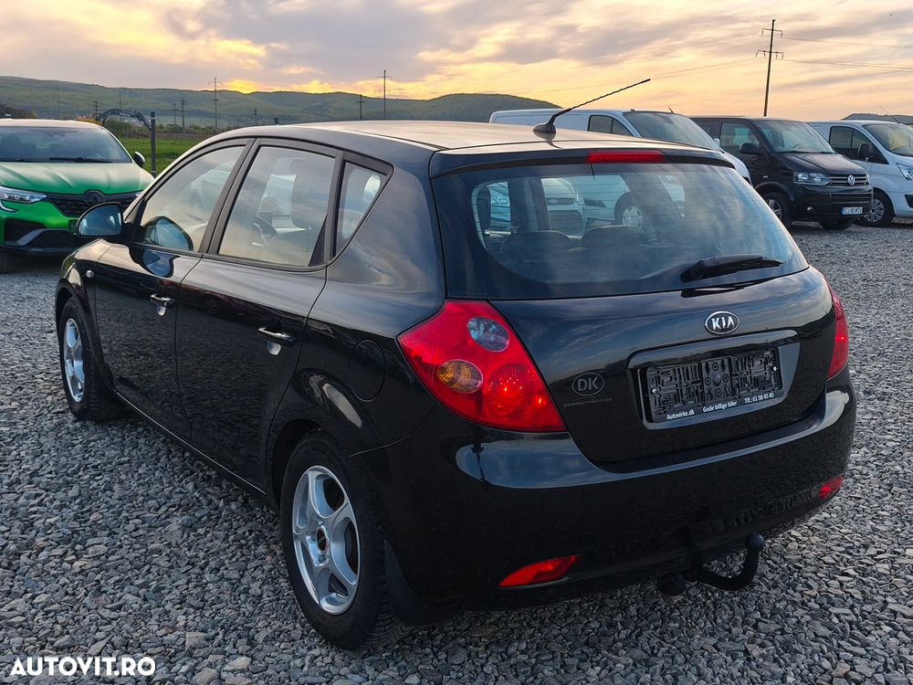 Kia Ceed - 11