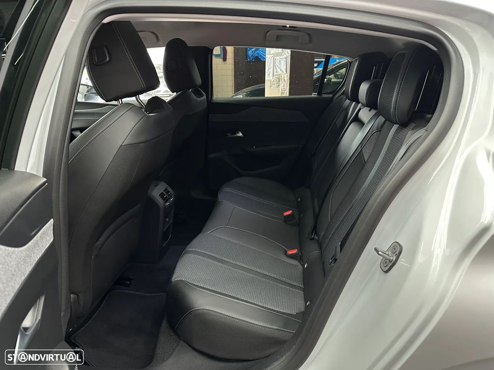 Peugeot e-308 54 kWh Allure - 13