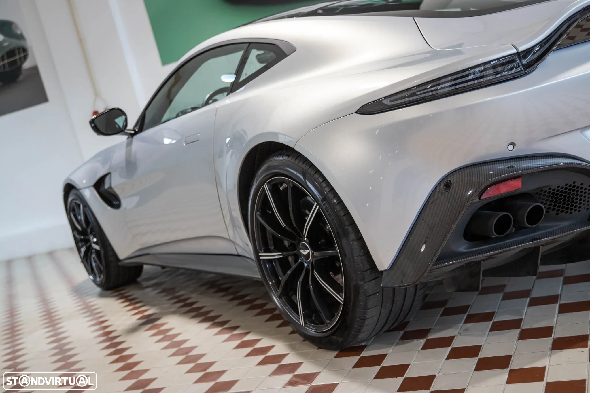 Aston Martin Vantage Coupe V8 AMR - 7