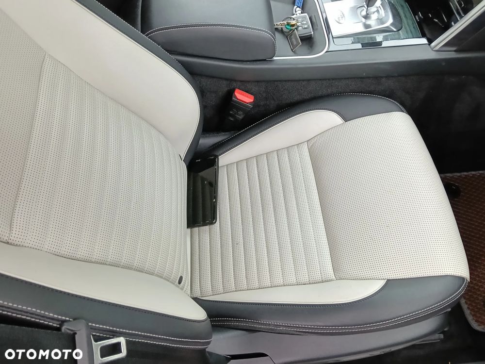 Land Rover Discovery Sport P300e R-Dynamic HSE - 17