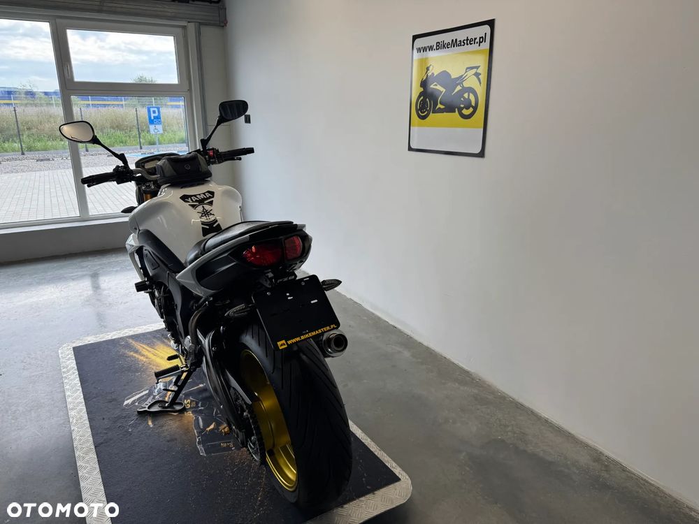 Yamaha FZ8 - 7