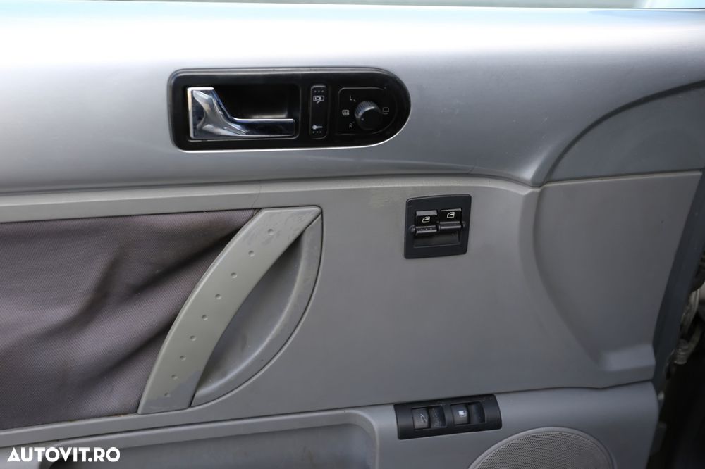 Volkswagen New Beetle - 10