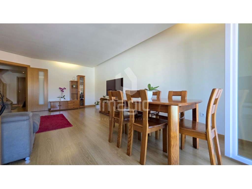 Apartamento T3 Duplex, com duas salas, usado na Malveira - Grande imagem: 3/34