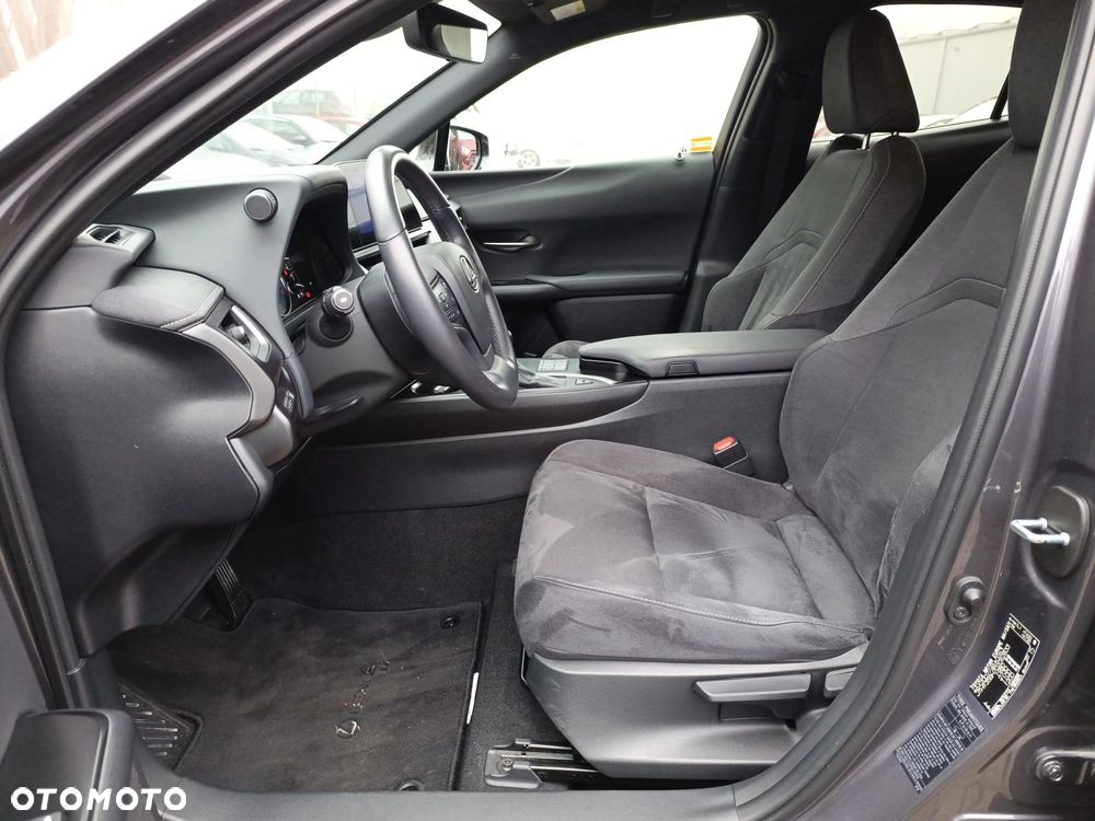 Lexus UX - 24