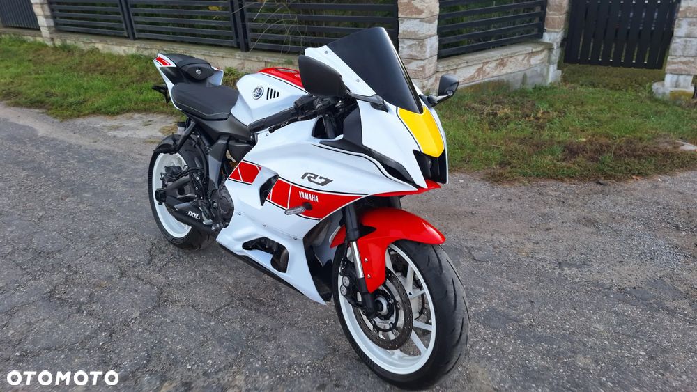 Yamaha R7