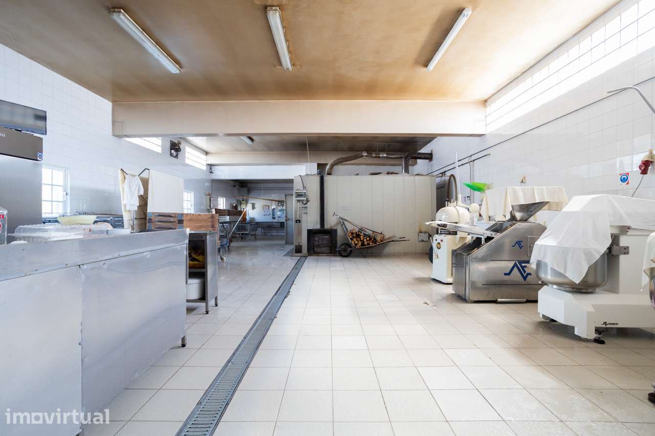 Espaço Comercial/Industrial com 715 m² no Biscainho, Santarém - Grande imagem: 4/43
