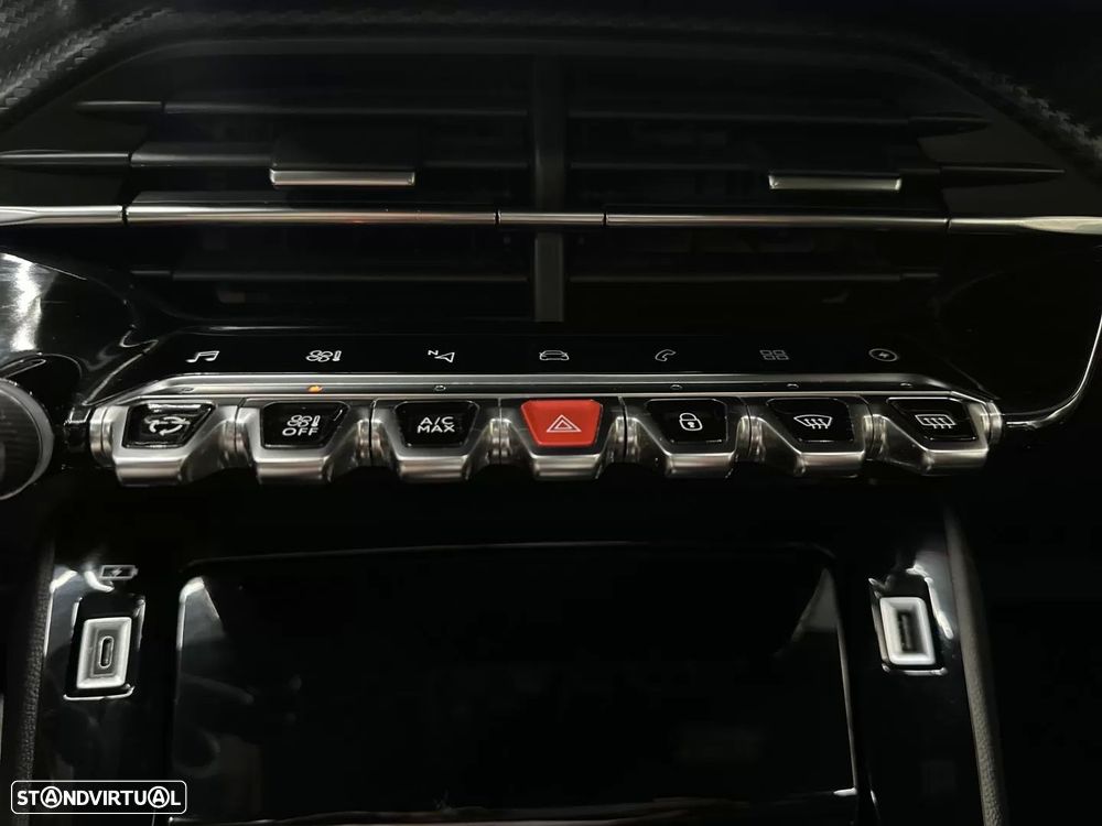 Peugeot e-2008 GT Pack - 36