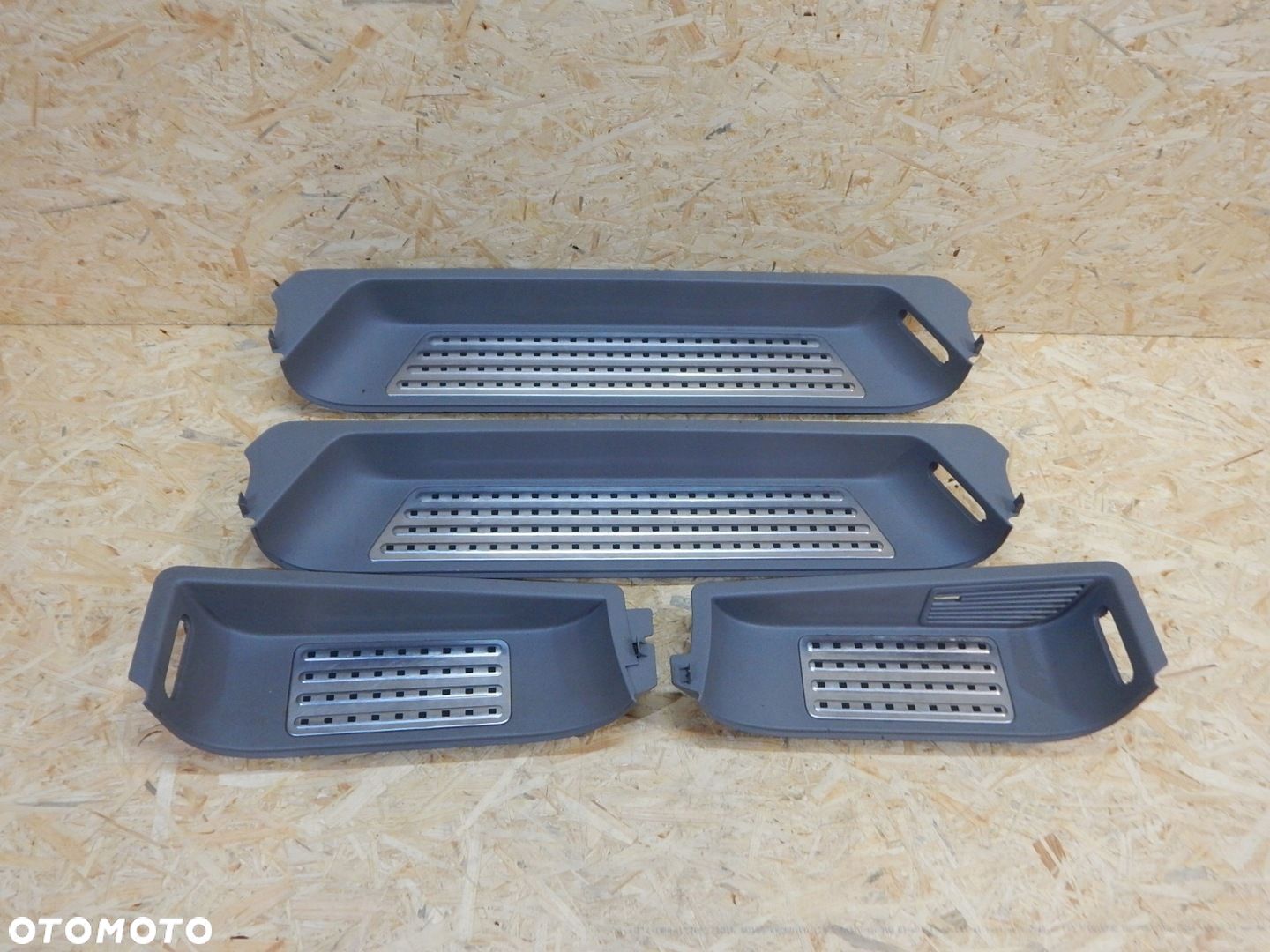 VW T5 MULTIVAN stopień próg drzwi prawy lewy przód tył KOMPLET CHROM - 1