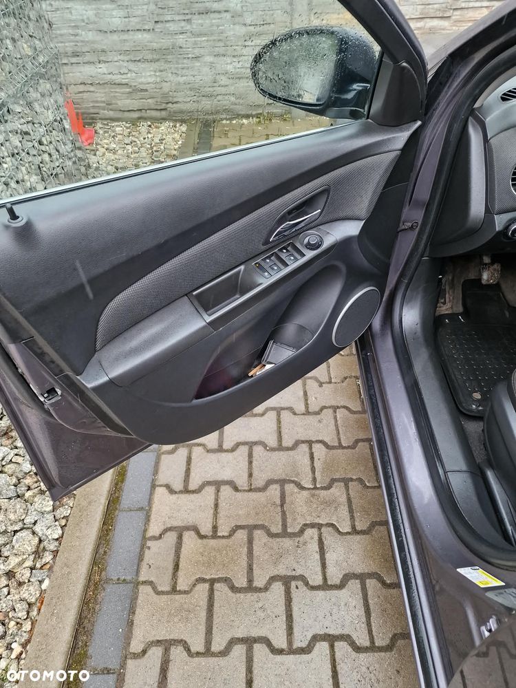 Chevrolet Cruze 1.7 D LT+ - 23