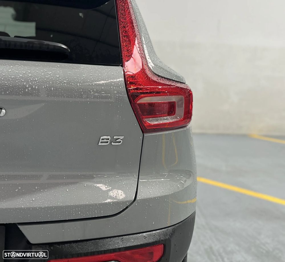 Volvo XC 40 2.0 B3 Plus Dark - 11