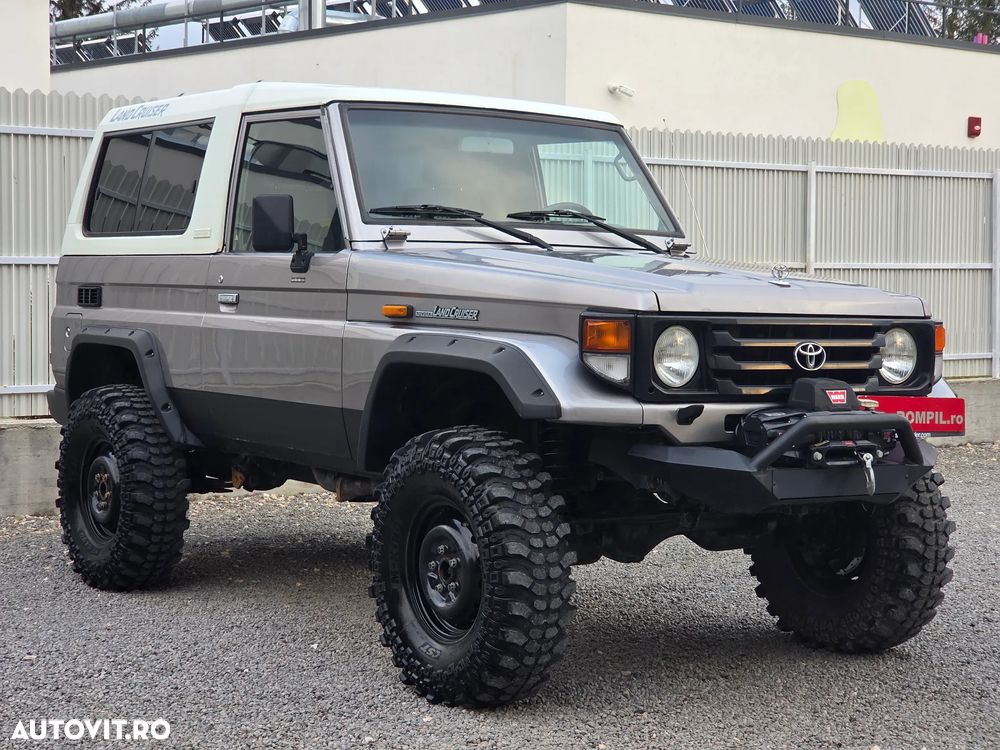 Toyota Land Cruiser - 1