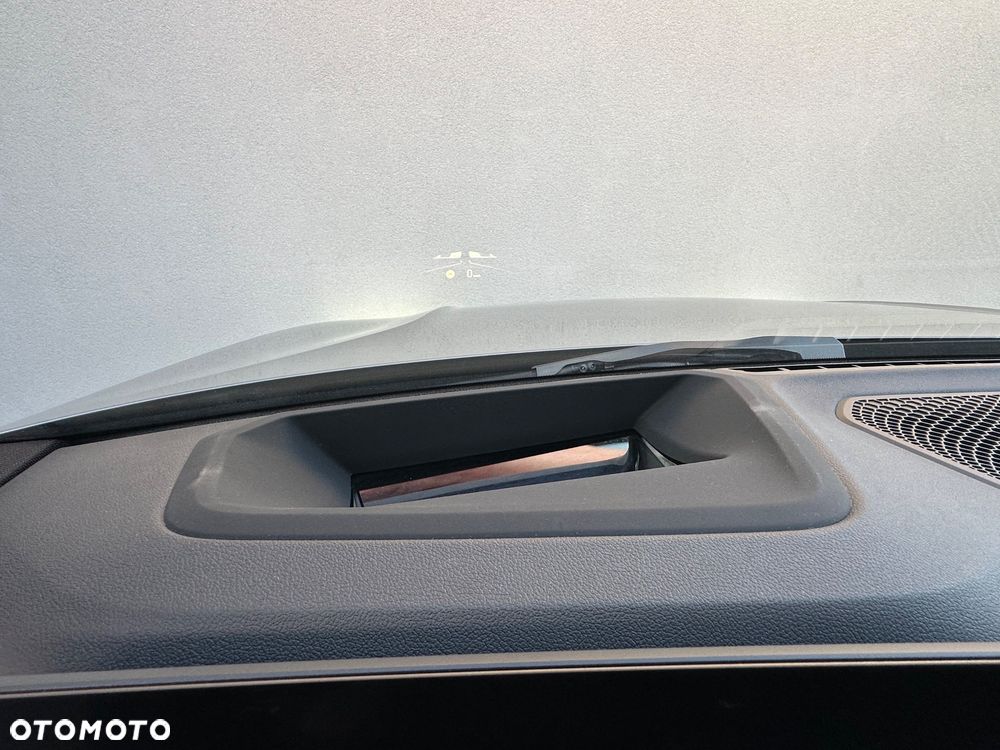 BMW Seria 3 330e xDrive M Sport - 31