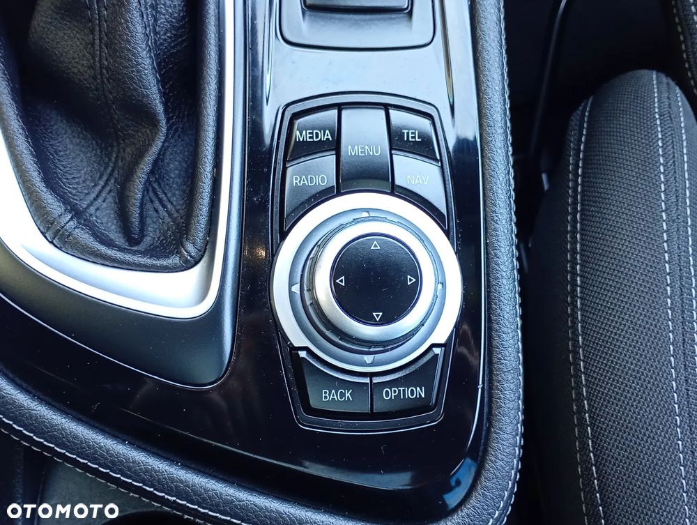 BMW Seria 2 218d Sport Line - 30