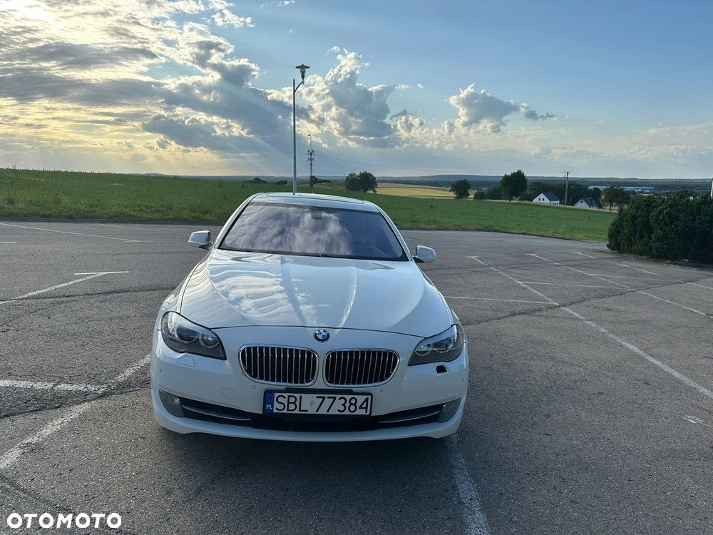 BMW Seria 5 528i xDrive - 4