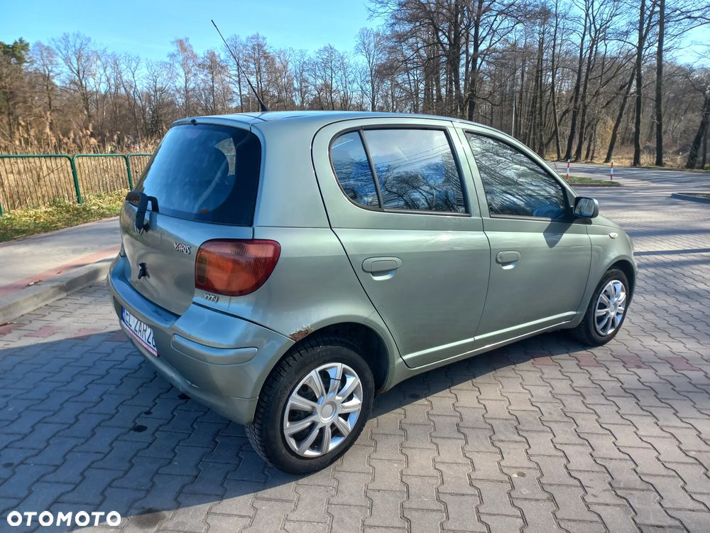 Toyota Yaris 1.0 Base - 4