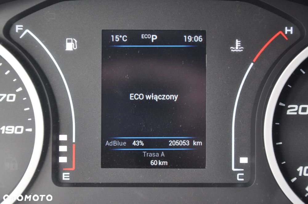 Iveco DAILY AUTOMAT CHŁODNIA MROŹNIA IZOTERMA CARRIER HI-MATIC NA BLIŹNIAKU KRAJOWE BEZWYPADKOWE ZASILANIE ZEWNETRZNE 230 V - 20