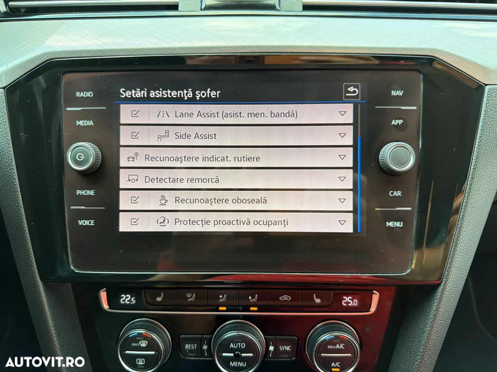 Volkswagen Passat 1.6 TDI SCR DSG Comfortline - 24