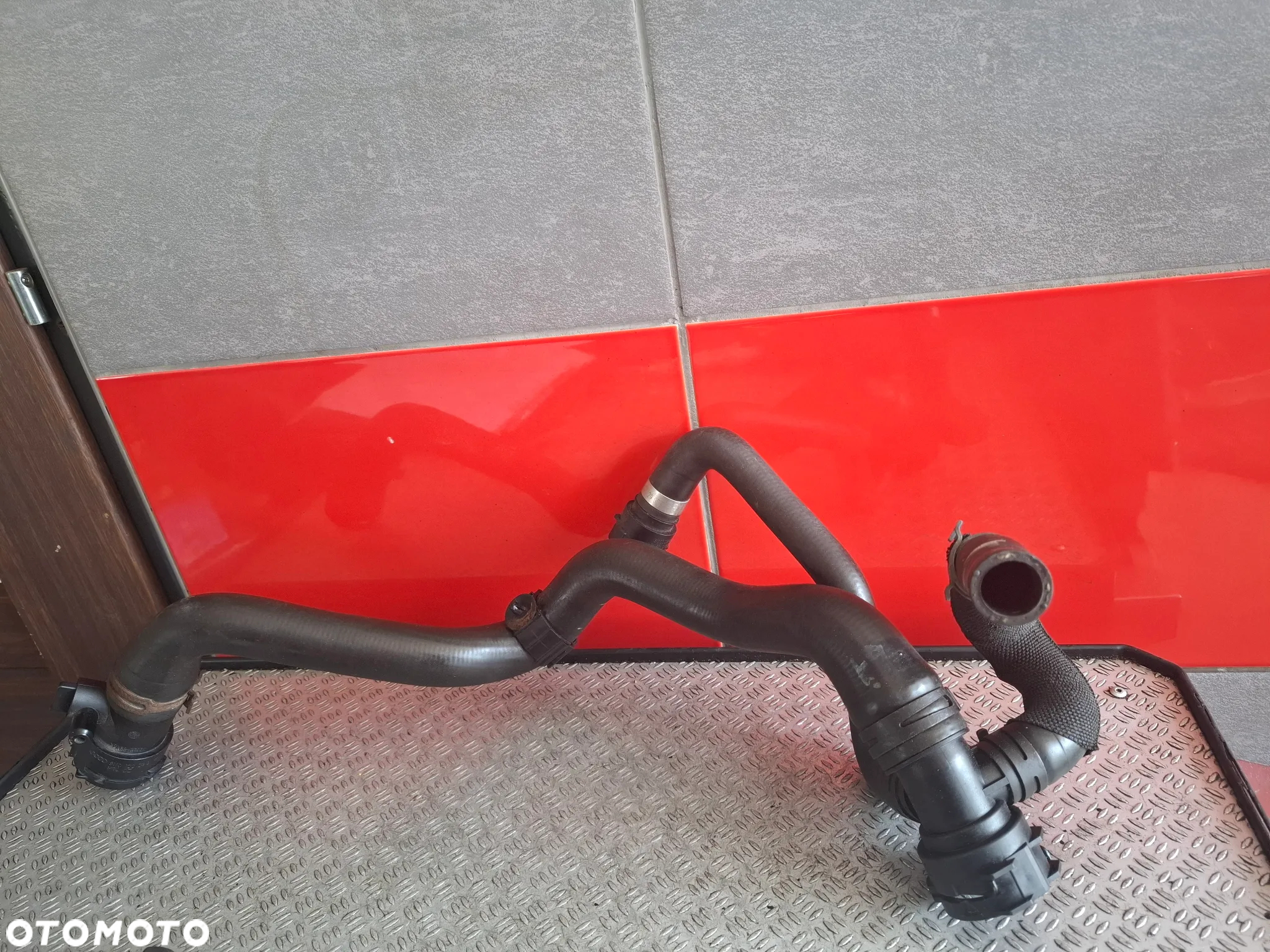 Rura wąż wody Audi A4 B8 nr 8K0121049AF - 3