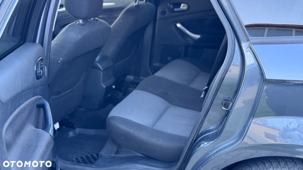 Ford Mondeo 2.0 TDCi Ambiente - 8