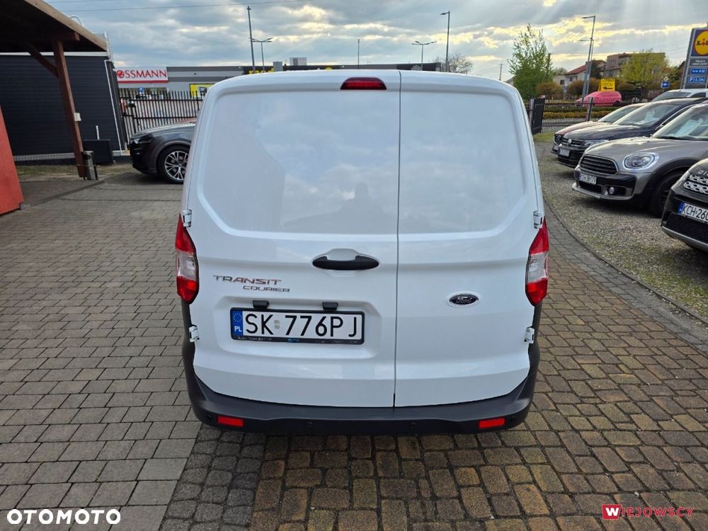 Ford Transit Courier - 10