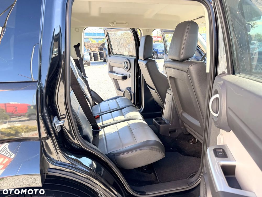 Dodge Nitro - 6