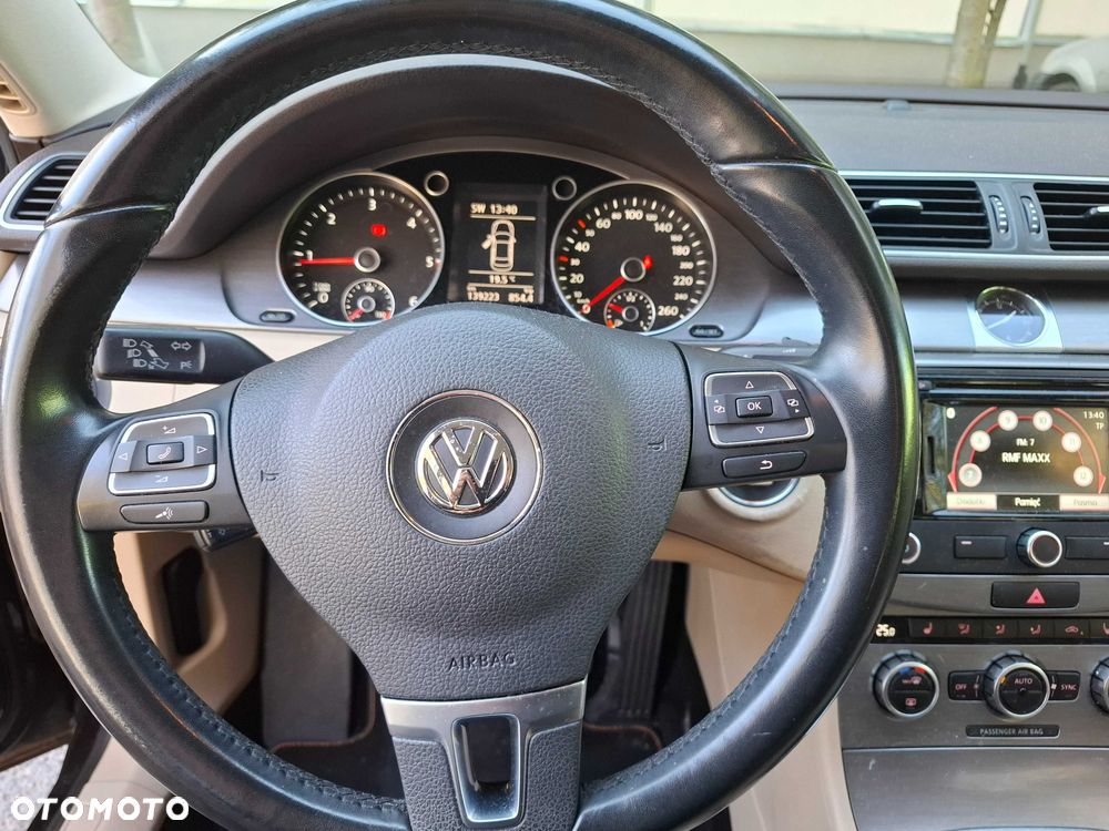 Volkswagen Passat - 8