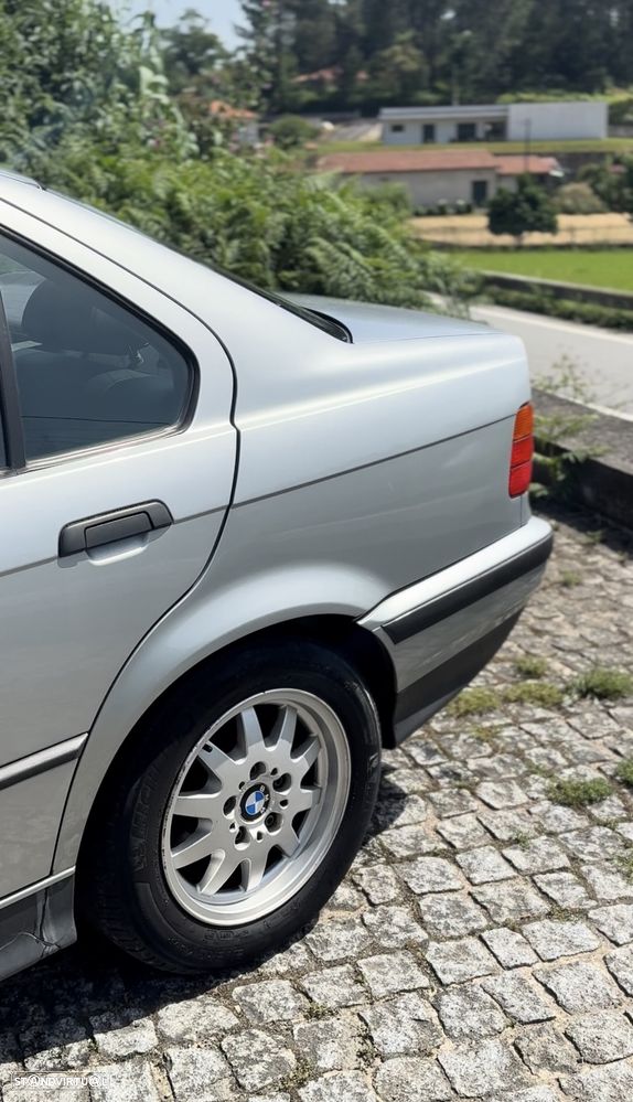 BMW 318 iS - 7