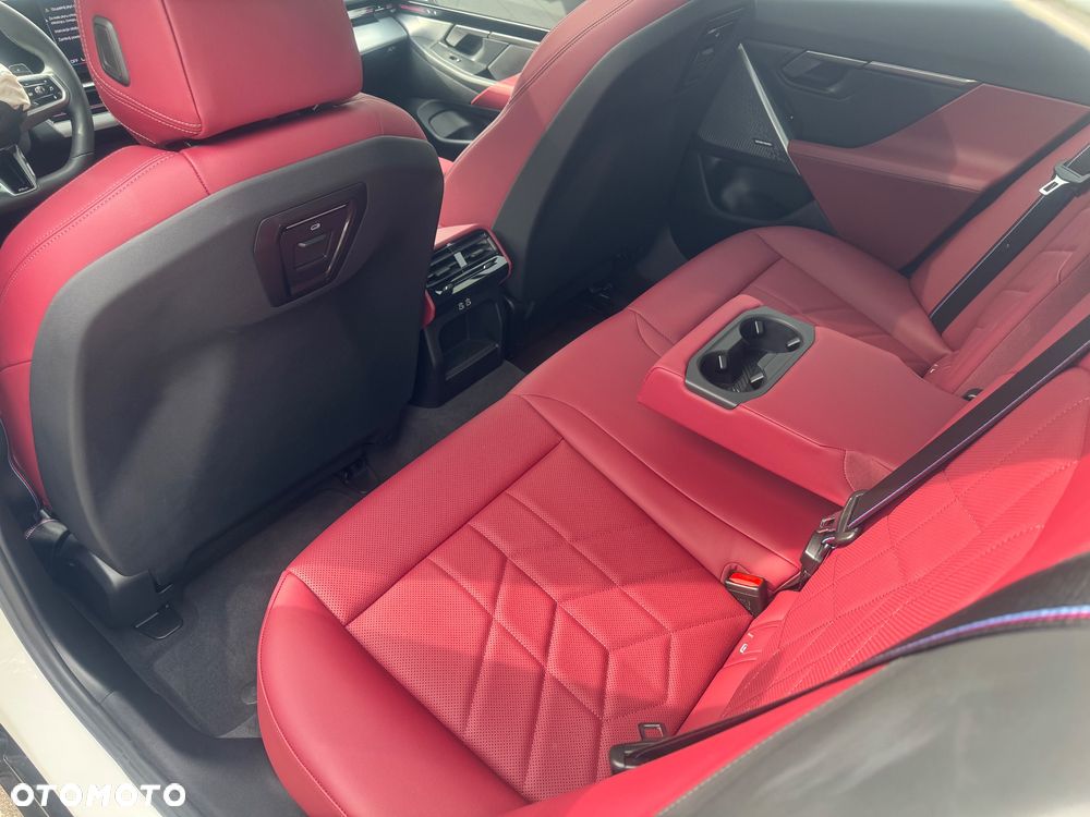 BMW Seria 5 520d xDrive mHEV M Sport - 9