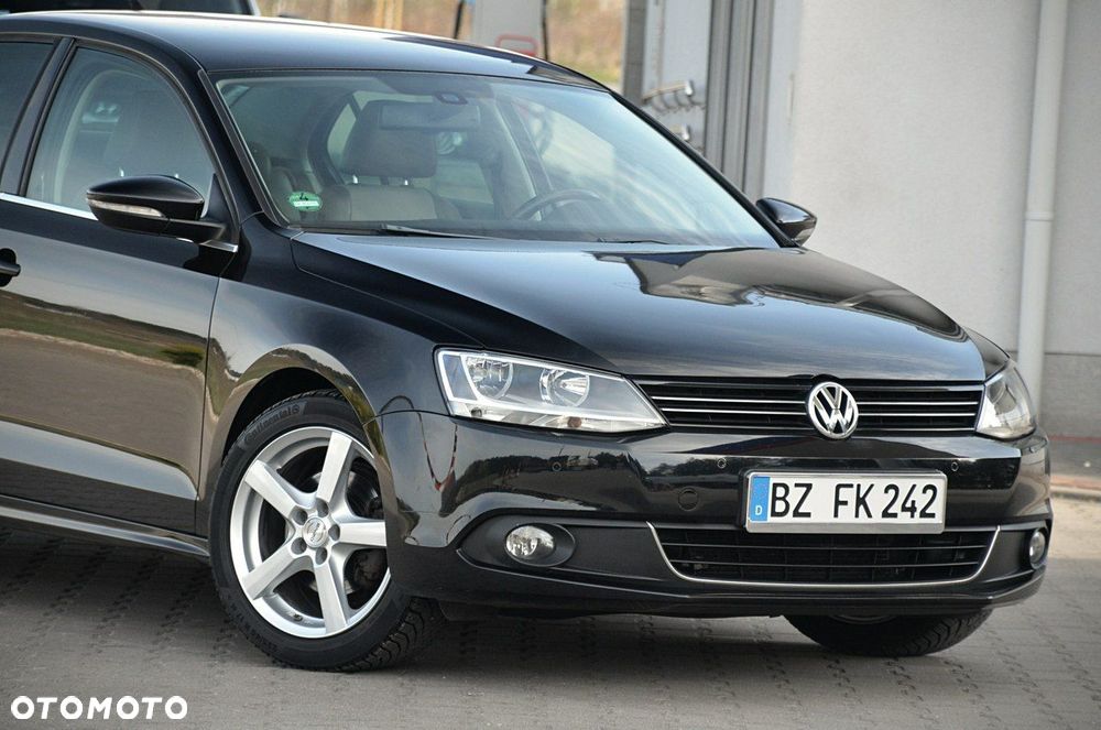 Volkswagen Jetta - 4