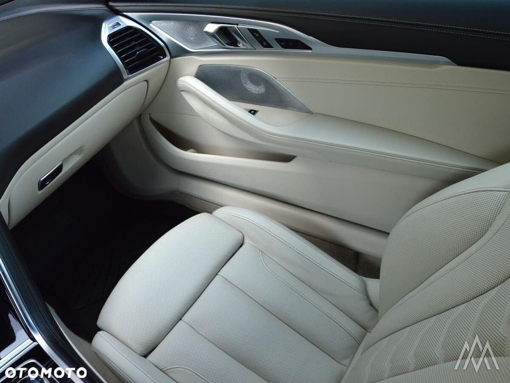 BMW Seria 8 - 26