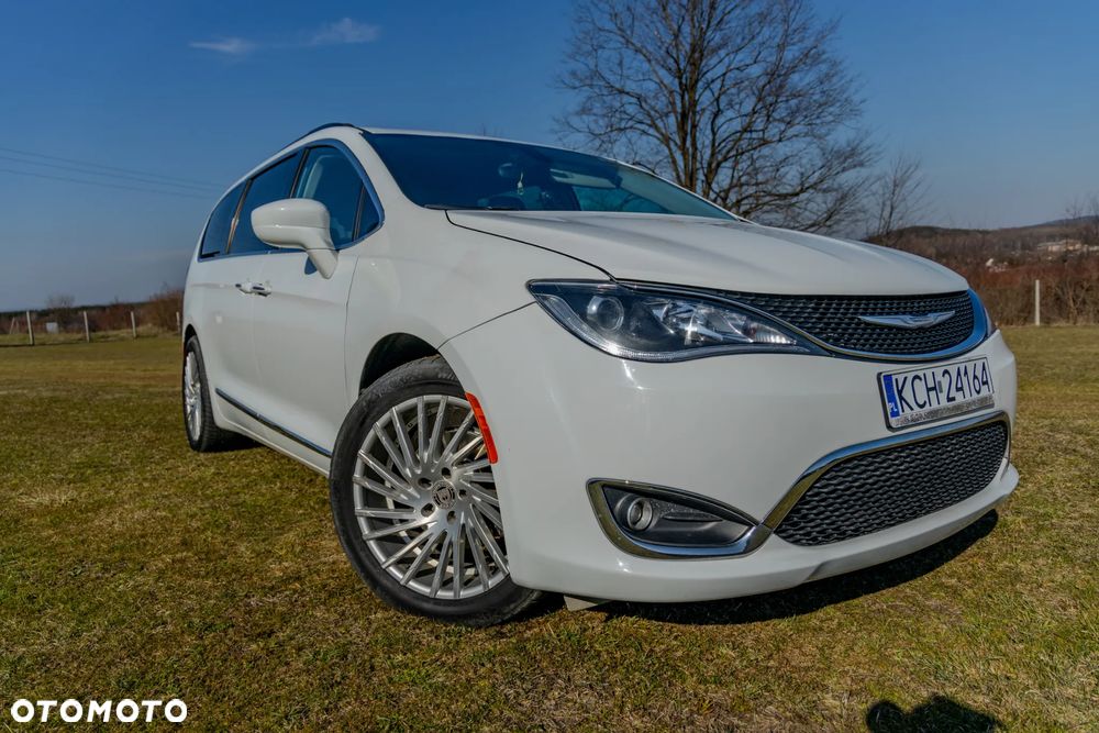 Chrysler Pacifica - 1